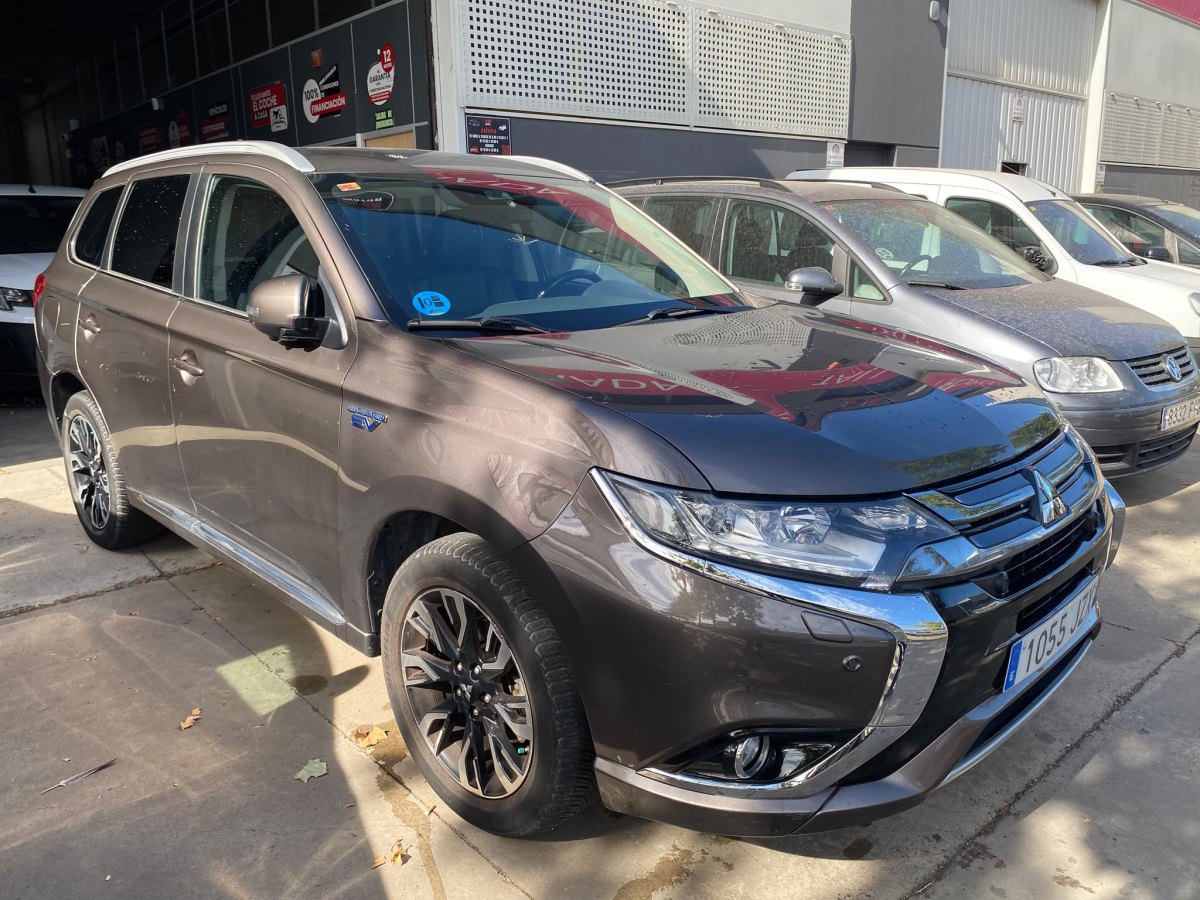 Mitsubishi Outlander 2.0 CVT 4WD PHEV 220 CV Intense