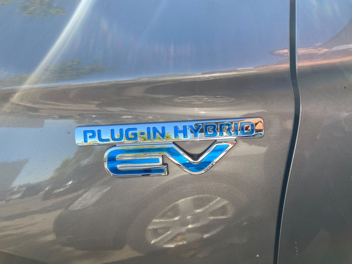 Mitsubishi Outlander 2.0 CVT 4WD PHEV 220 CV Intense