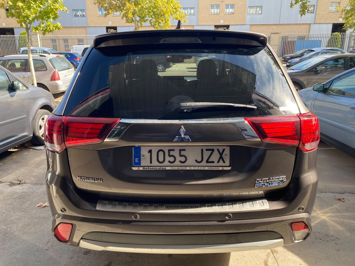 Mitsubishi Outlander 2.0 CVT 4WD PHEV 220 CV Intense