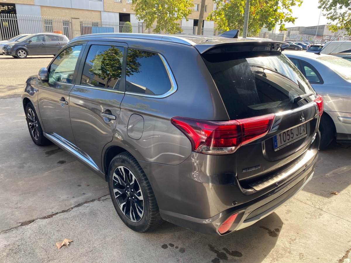Mitsubishi Outlander 2.0 CVT 4WD PHEV 220 CV Intense