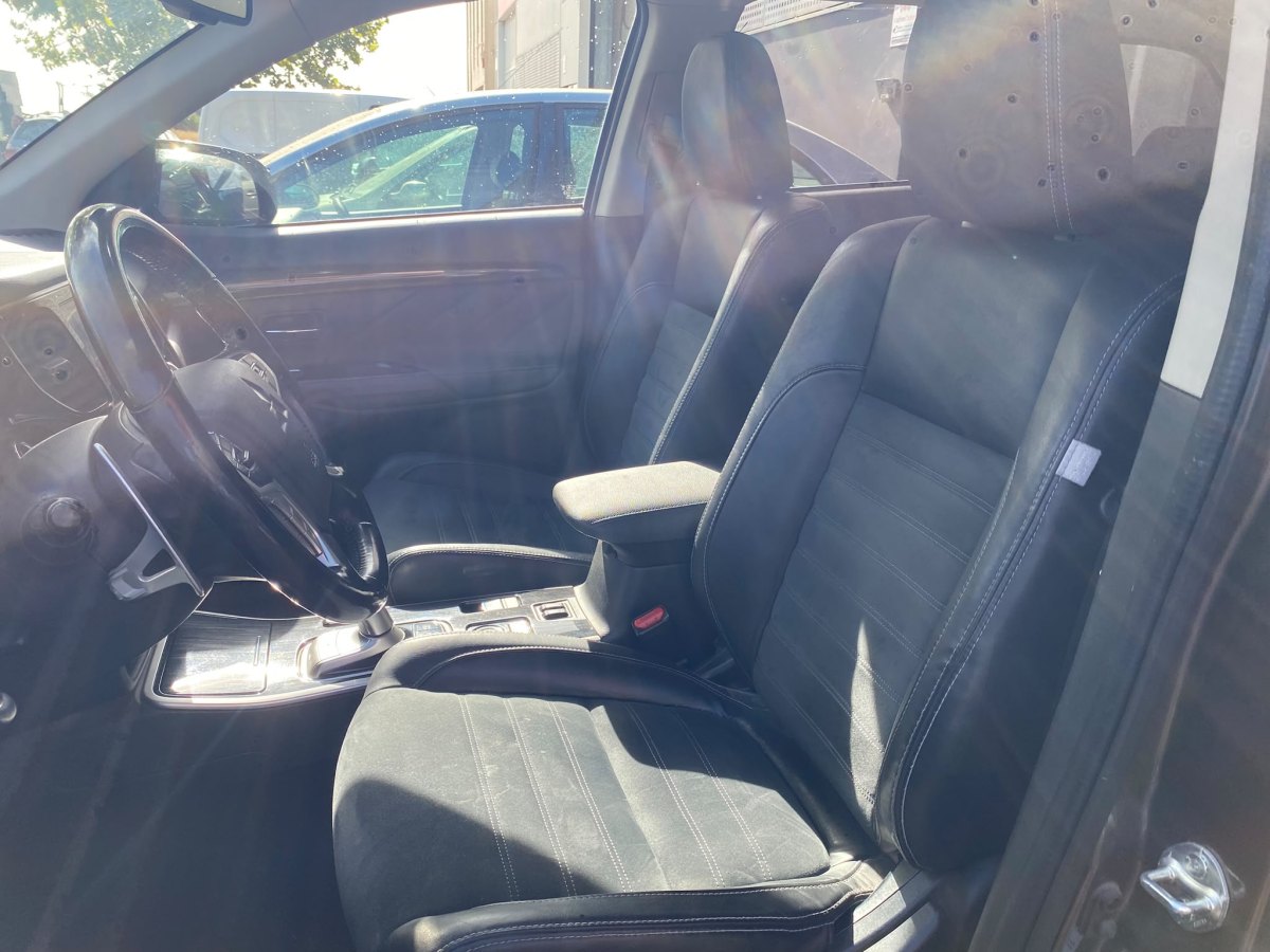 Mitsubishi Outlander 2.0 CVT 4WD PHEV 220 CV Intense