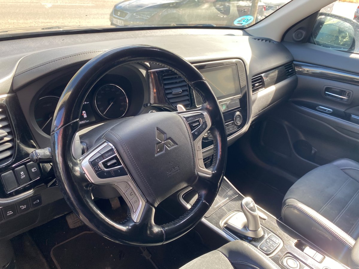 Mitsubishi Outlander 2.0 CVT 4WD PHEV 220 CV Intense