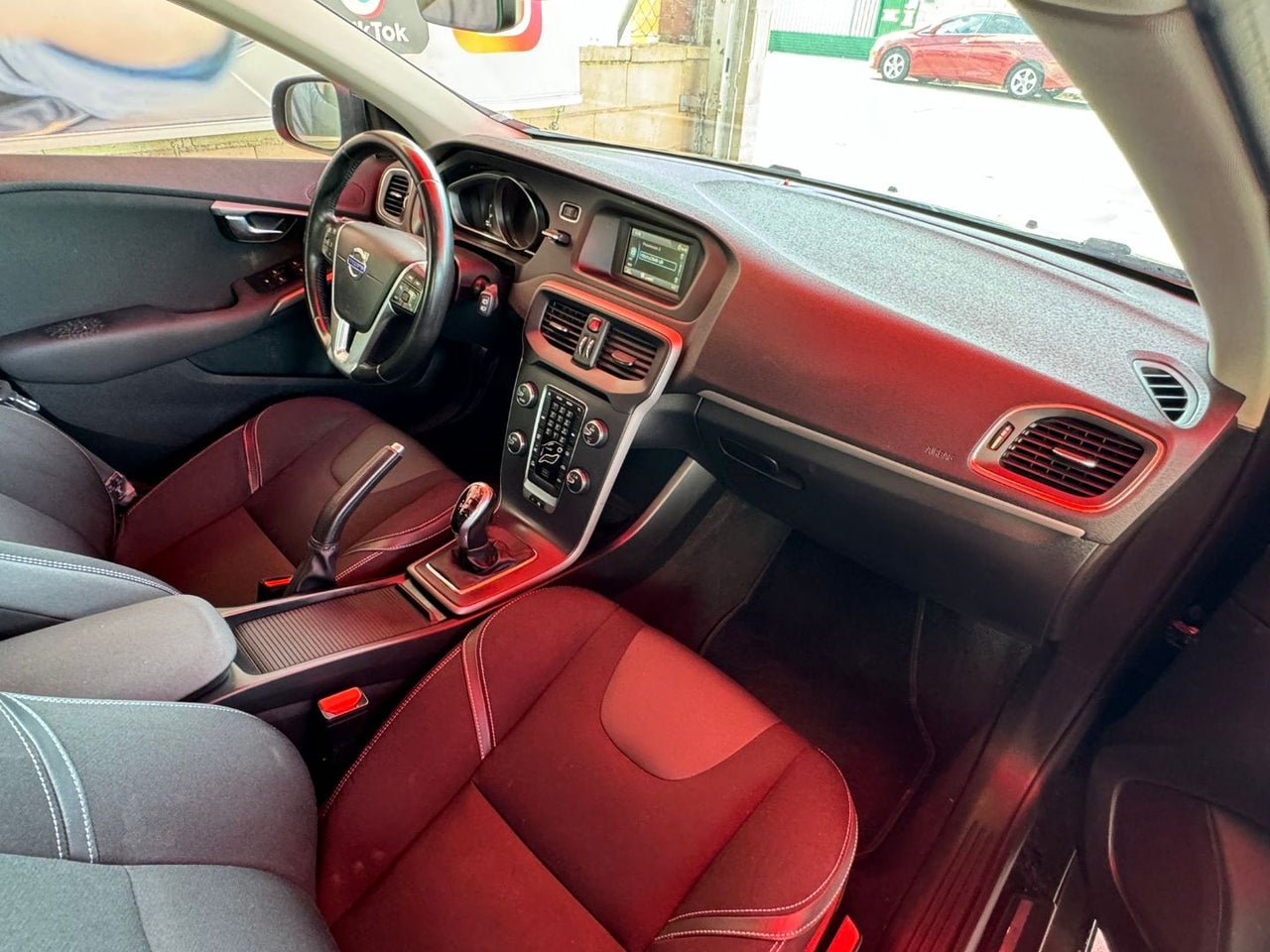 VOLVO V40 1.6 D2 Momentum Auto