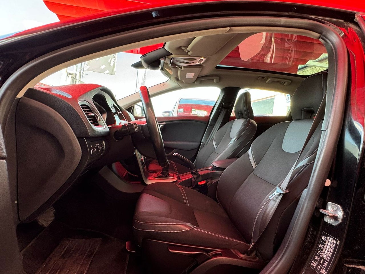 VOLVO V40 1.6 D2 Momentum Auto
