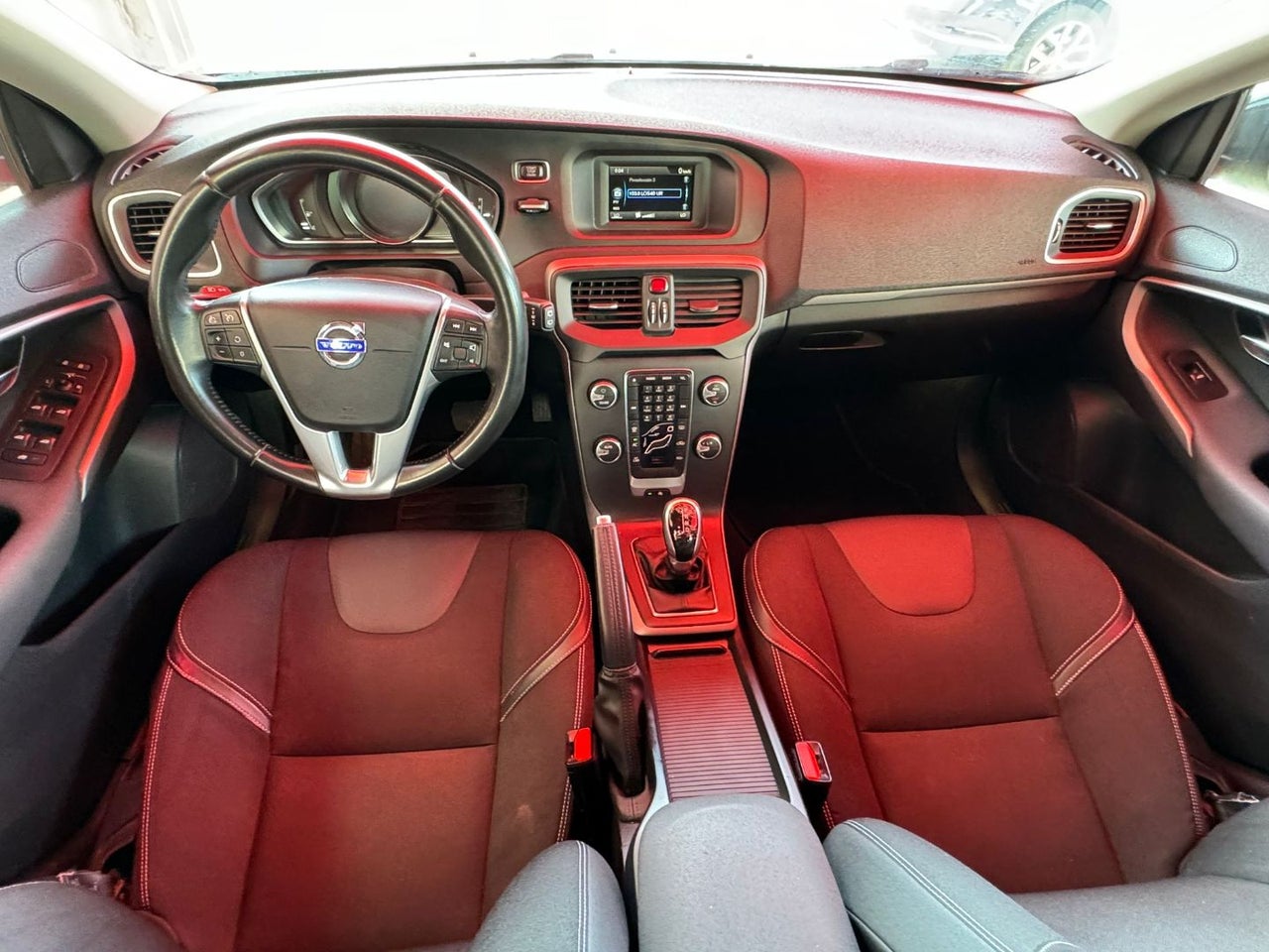 VOLVO V40 1.6 D2 Momentum Auto