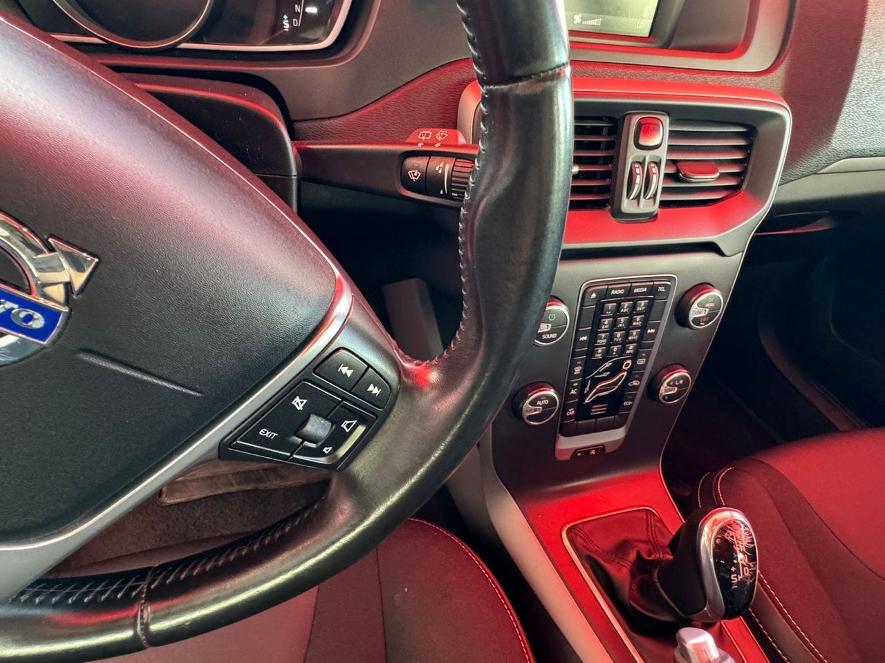 VOLVO V40 1.6 D2 Momentum Auto