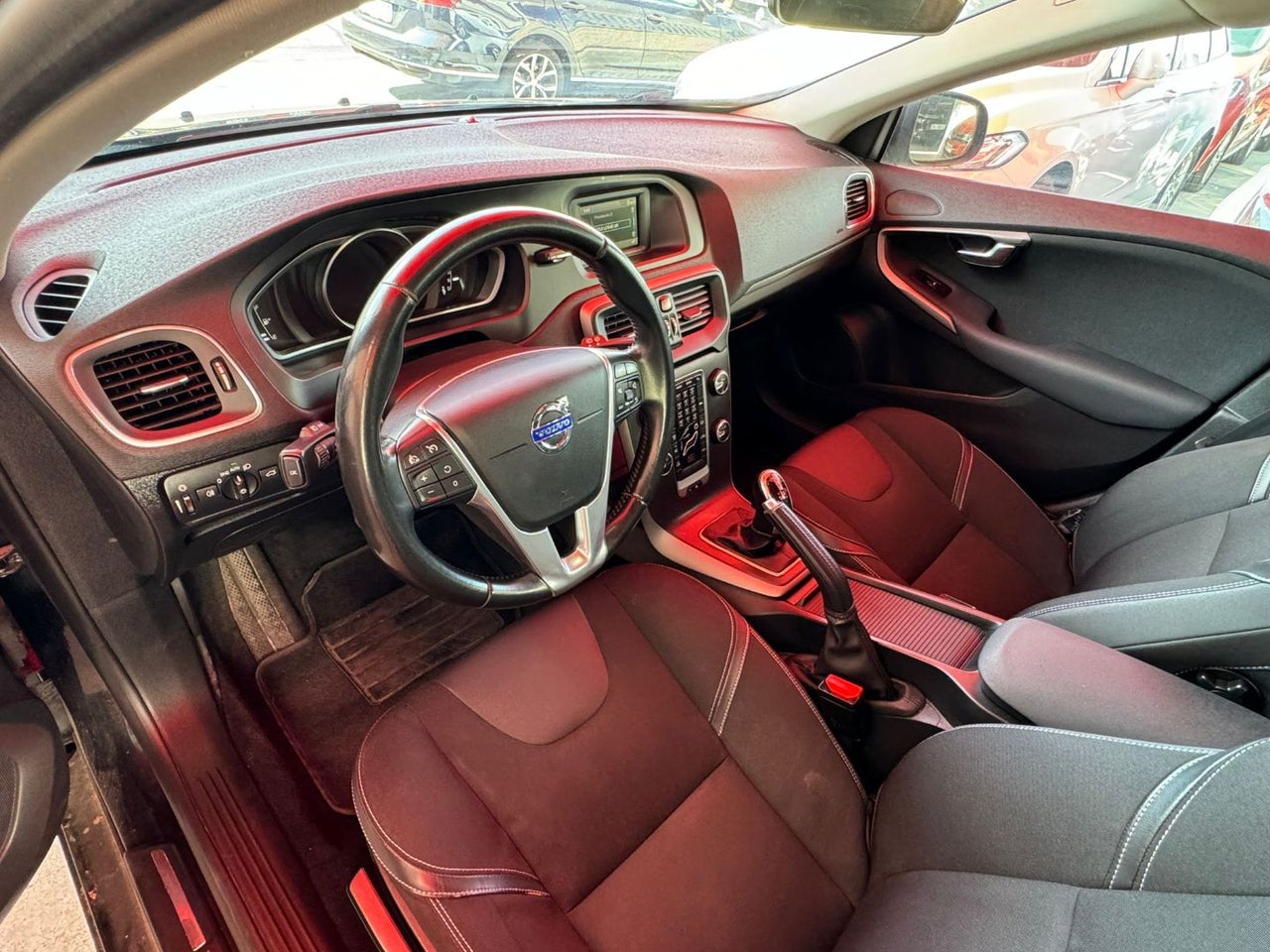 VOLVO V40 1.6 D2 Momentum Auto