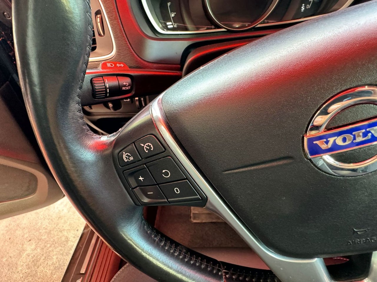 VOLVO V40 1.6 D2 Momentum Auto