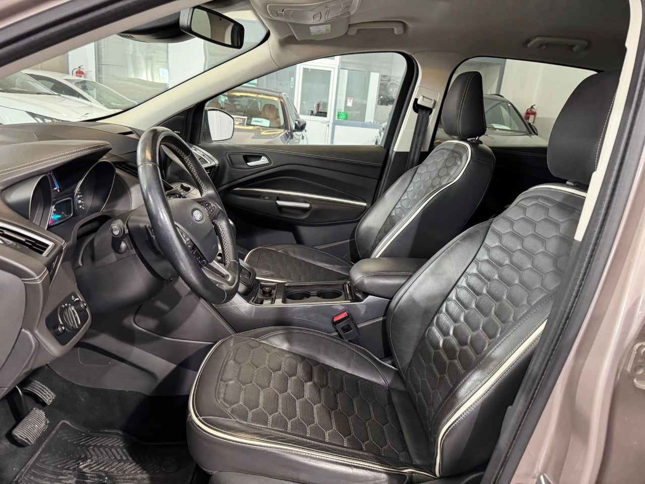 FORD Kuga Vignale 2.0 TDCi 132kW 4x4 PowerShift