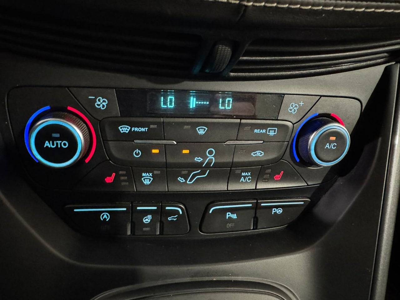 FORD Kuga Vignale 2.0 TDCi 132kW 4x4 PowerShift