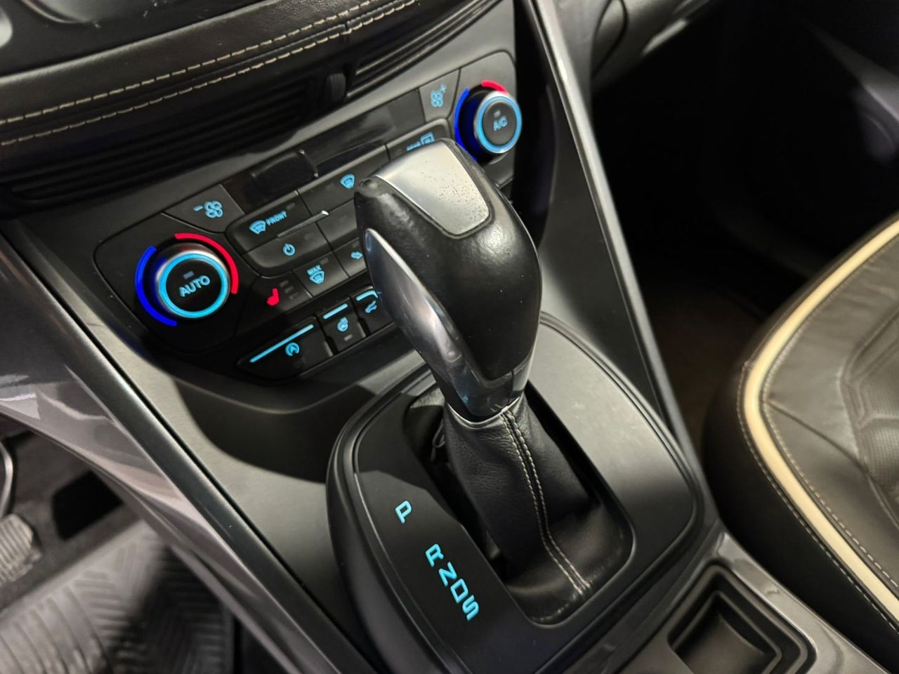 FORD Kuga Vignale 2.0 TDCi 132kW 4x4 PowerShift