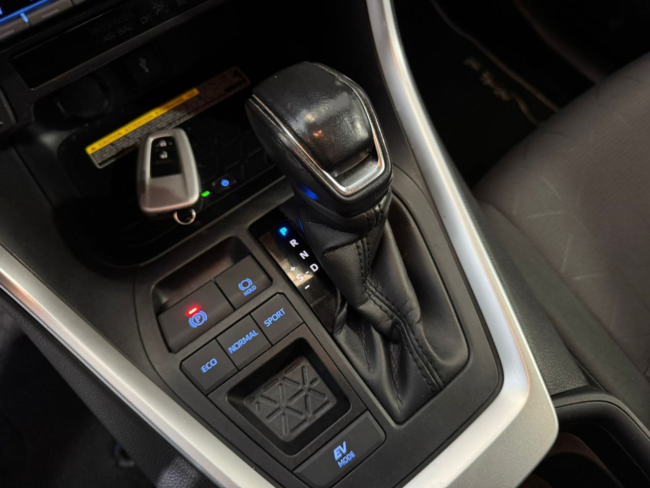 TOYOTA Rav4 2.5l 220H Advance