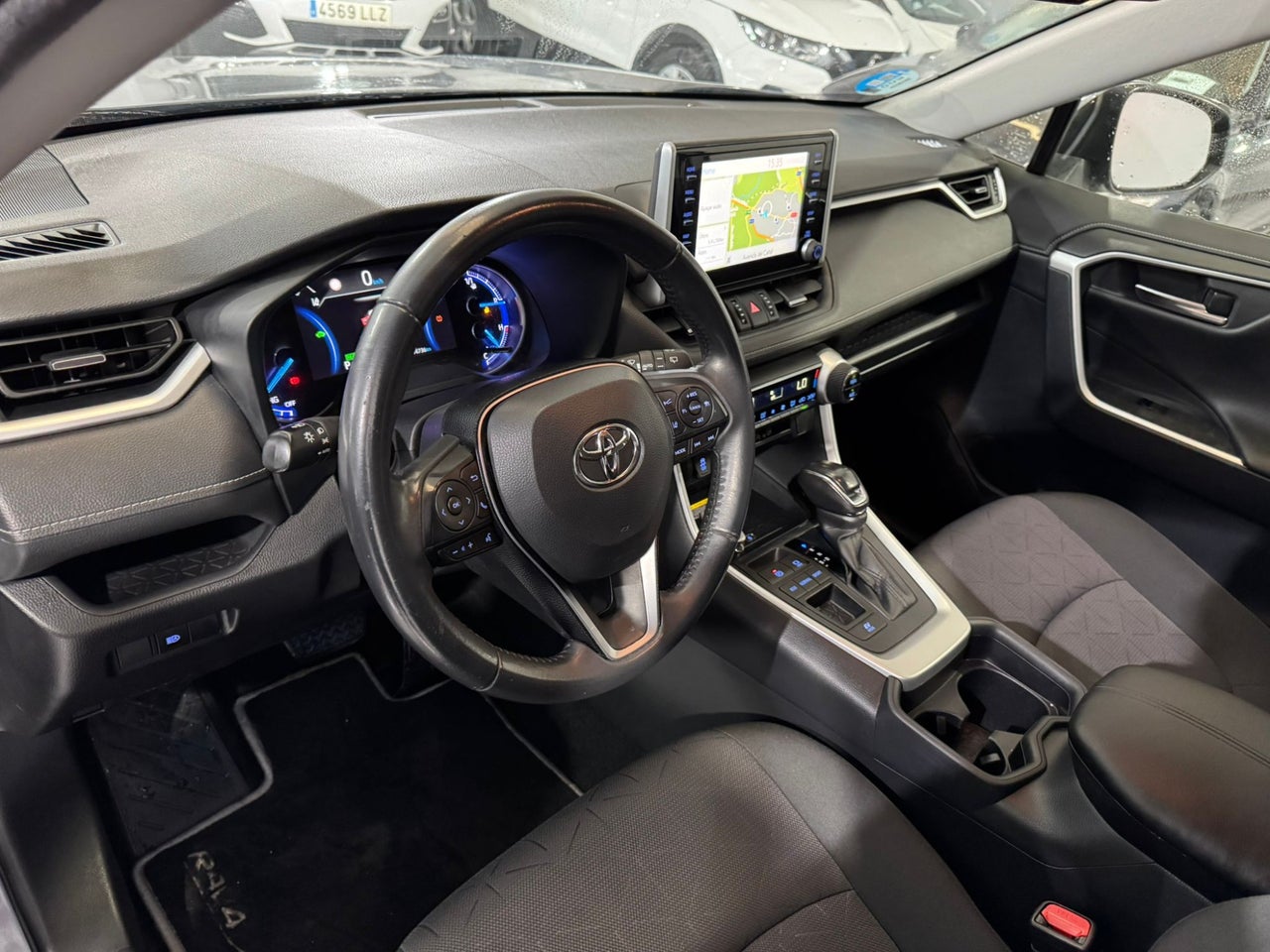 TOYOTA Rav4 2.5l 220H Advance