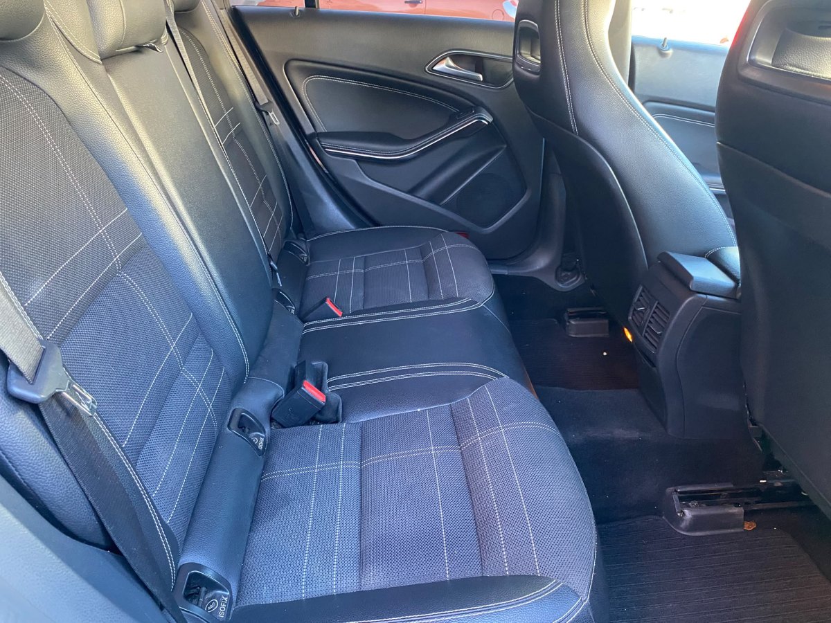 Mercedes-Benz CLA 200 163 CV