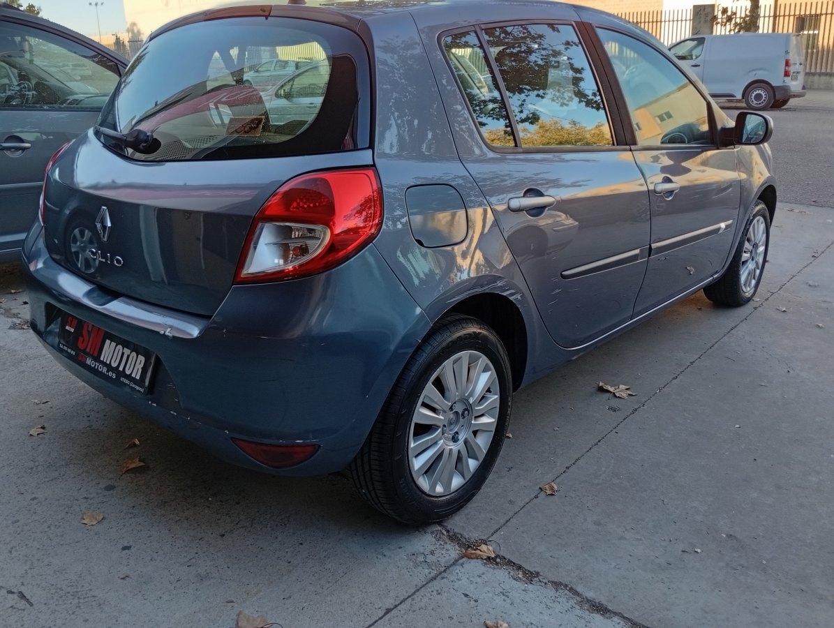 Renault Clio 1.2 75 CV