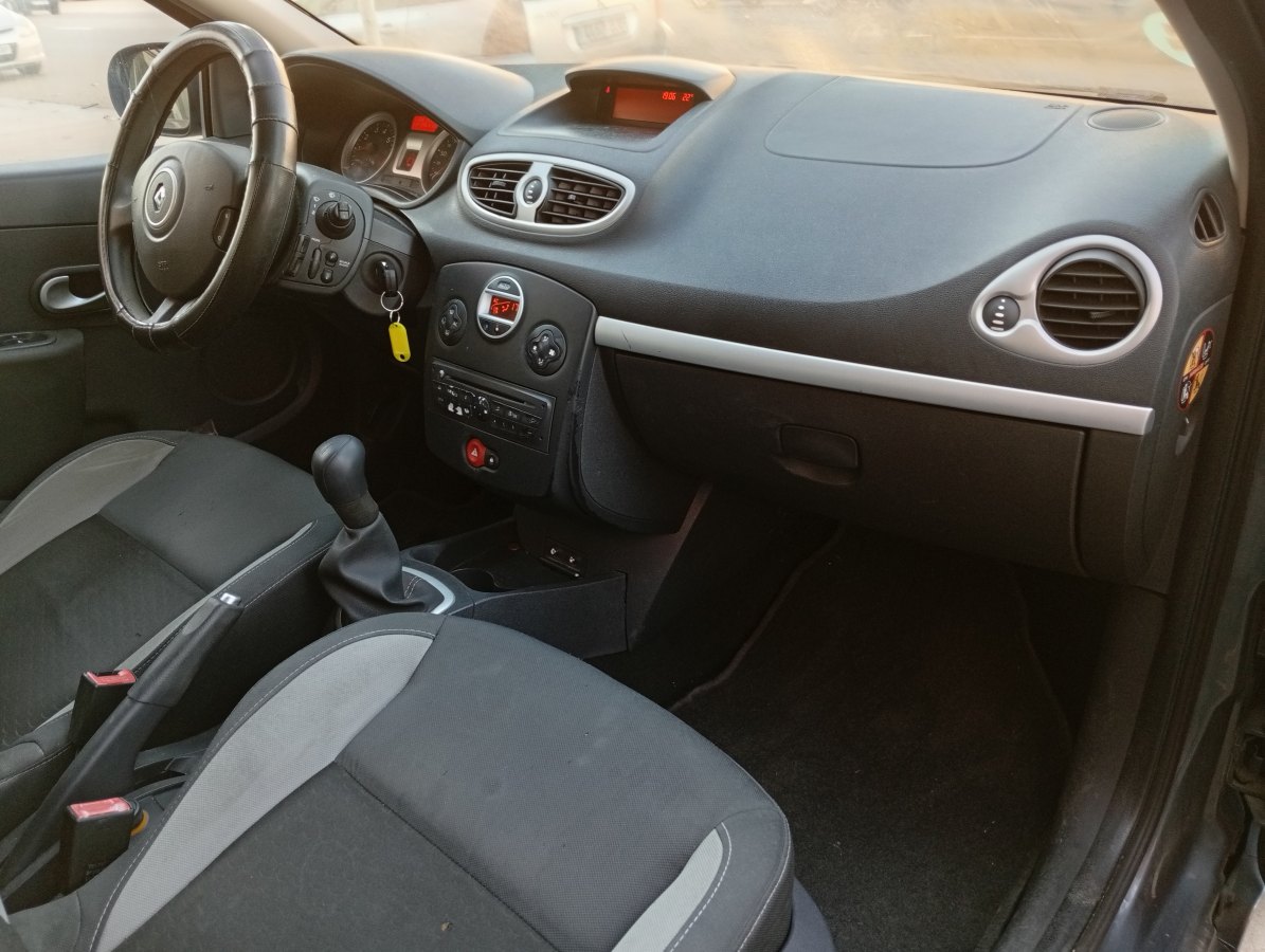 Renault Clio 1.2 75 CV