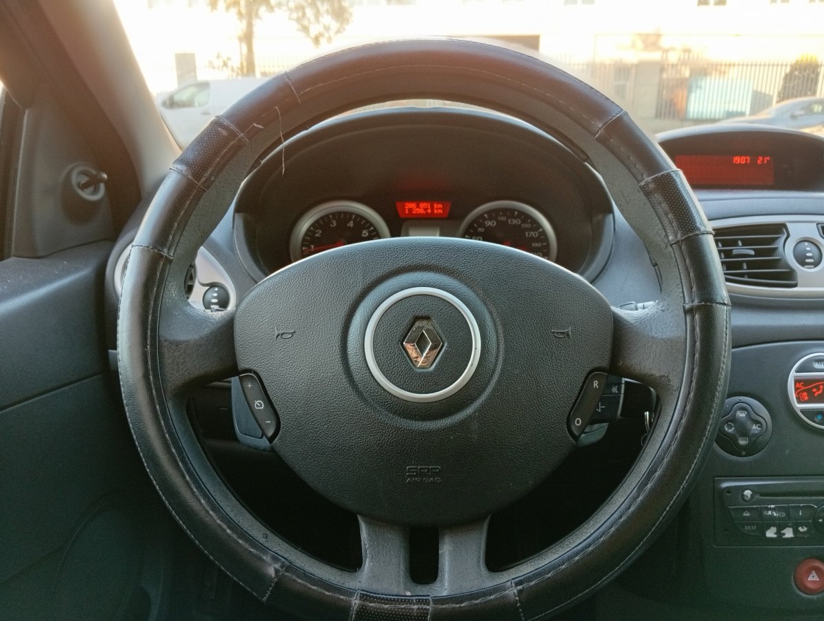 Renault Clio 1.2 75 CV