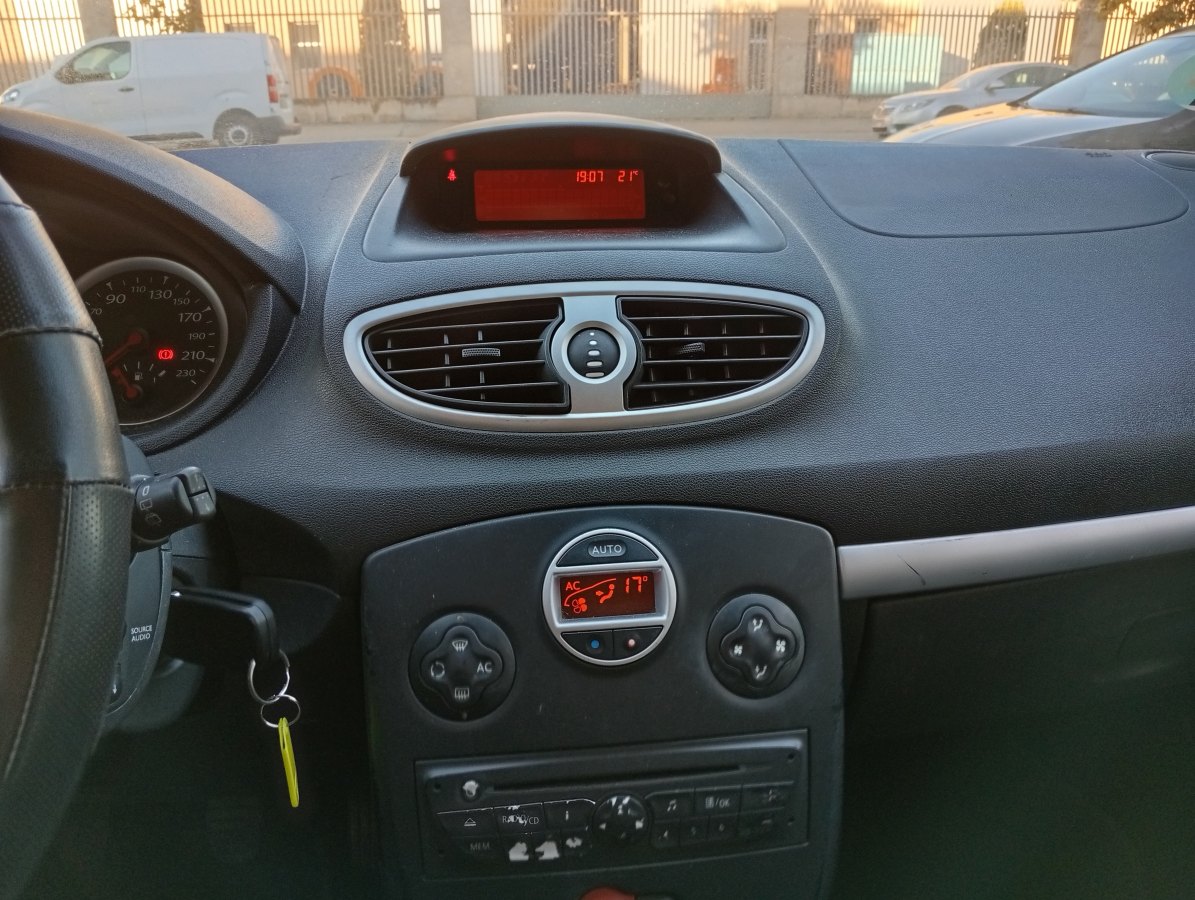 Renault Clio 1.2 75 CV