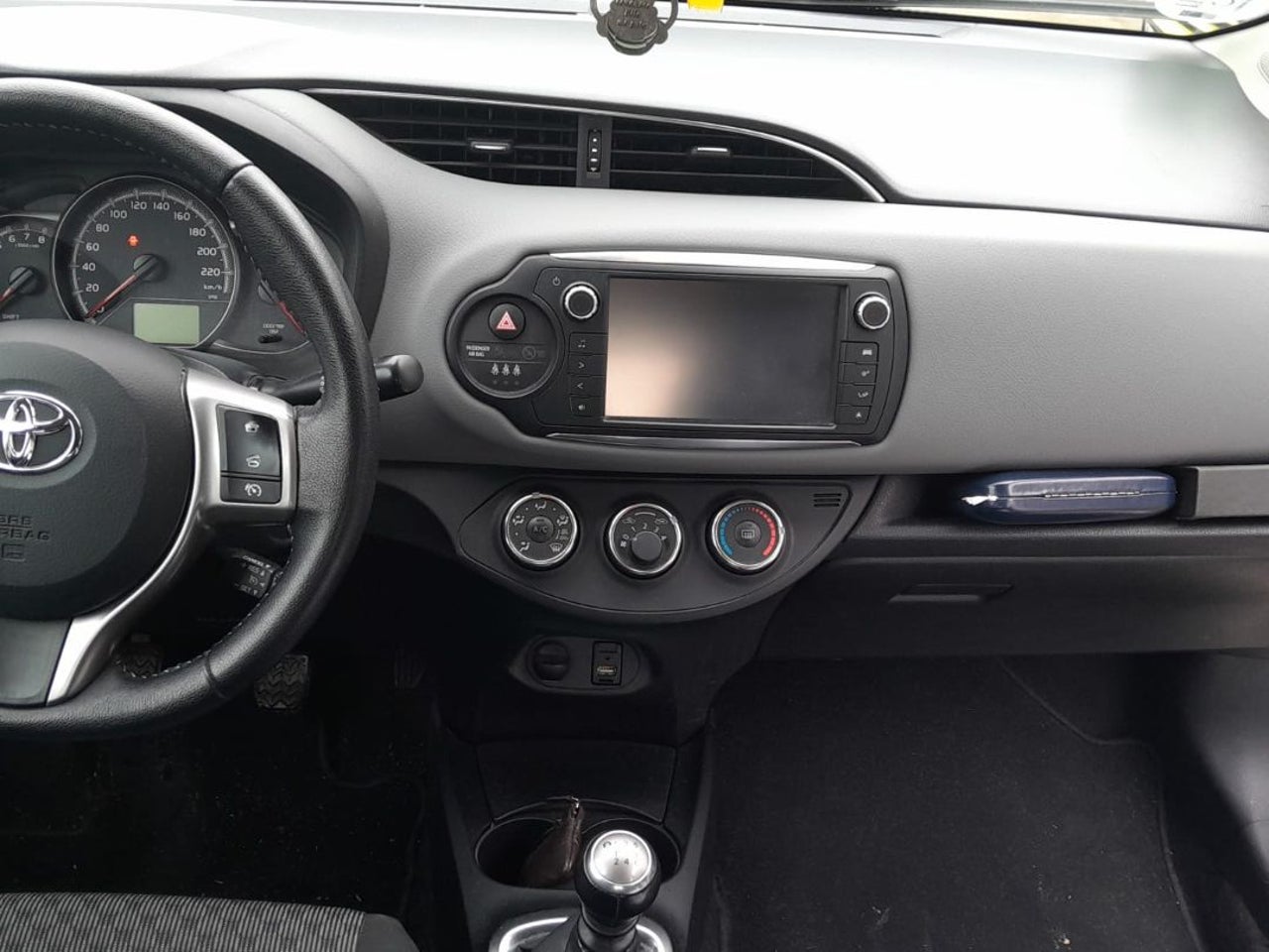 TOYOTA Yaris 100 ACTIVE