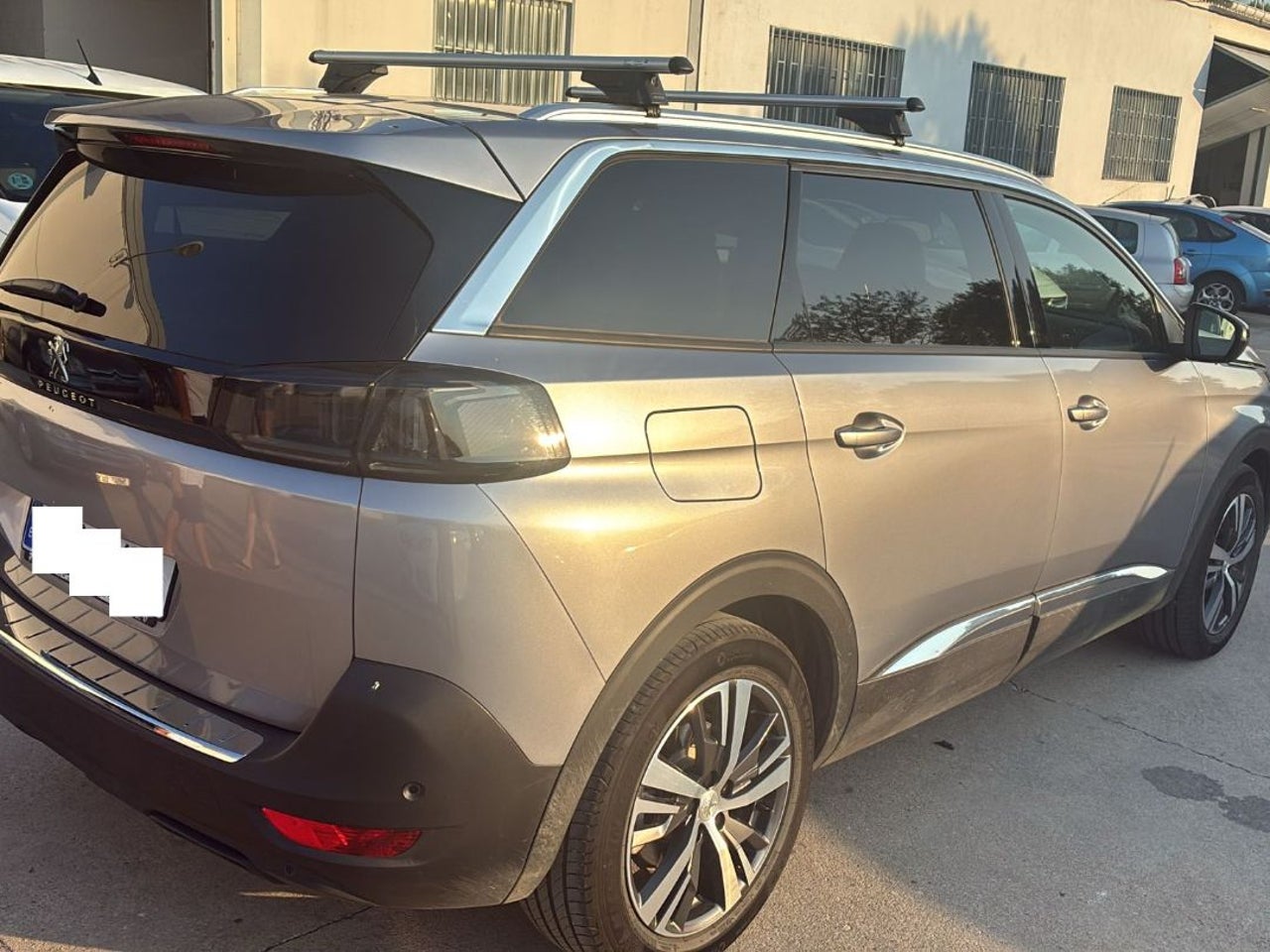 PEUGEOT 5008 Hybrid 1.2 100KW Allure eDCS6